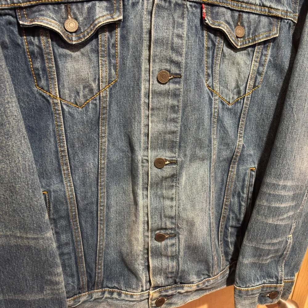 Levis Mens Denim Trucker Jacket Medium Wash Blue Button Front 2XL - Picture 2 of 12